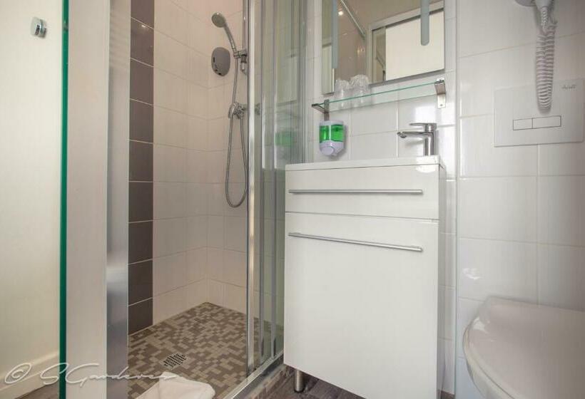 Номер Economy, Le Matisse Pau Centre