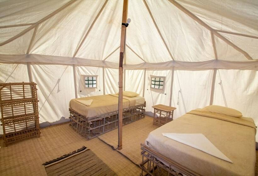 چادر با خدمات رفاهی استاندارد, Marsa Nakari Village