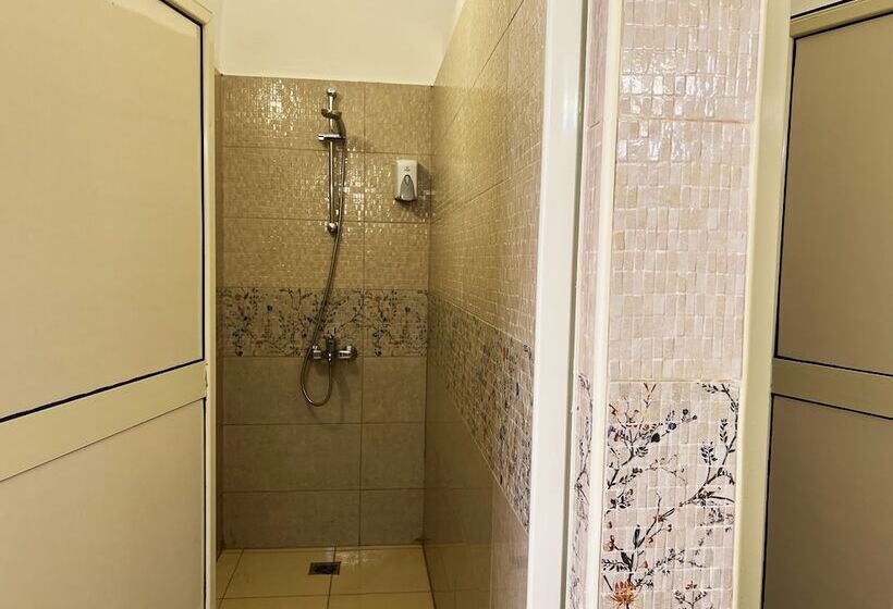 چادر با خدمات رفاهی استاندارد, Marsa Nakari Village