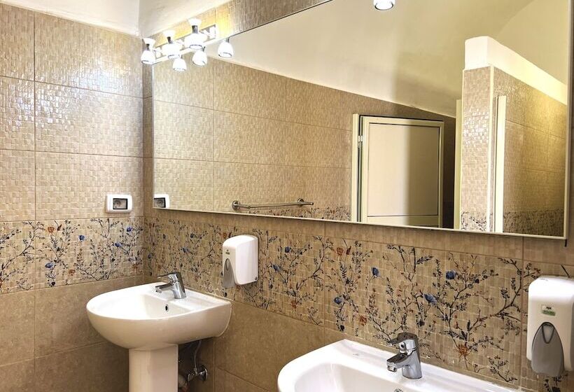 چادر با خدمات رفاهی استاندارد, Marsa Nakari Village