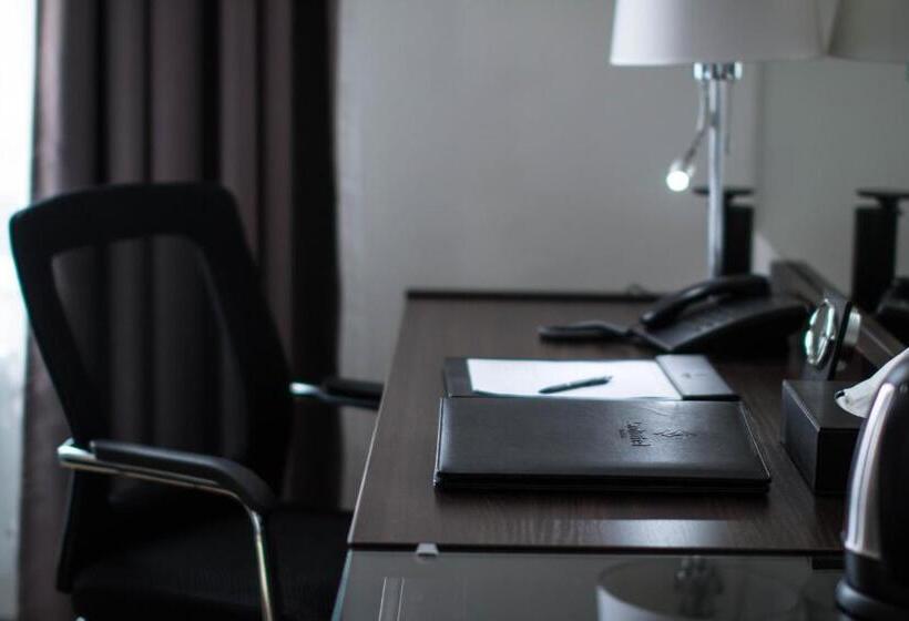 اتاق خانوادگی, Solutel