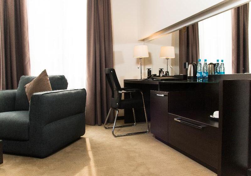 اتاق خانوادگی, Solutel