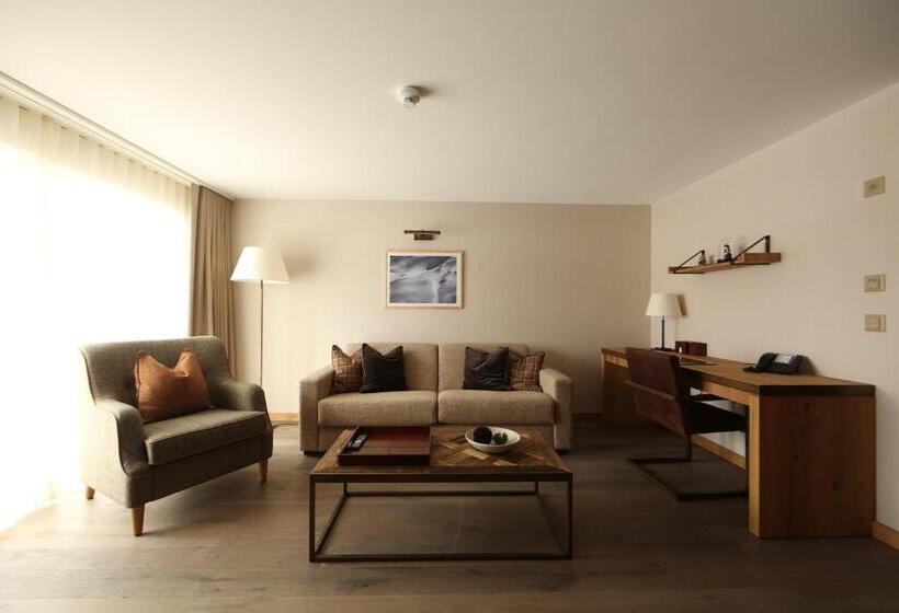 جناح عائلي, The Capra Saasfee