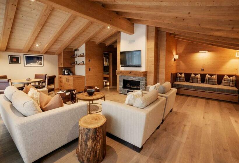 جناح دور أخير, The Capra Saasfee