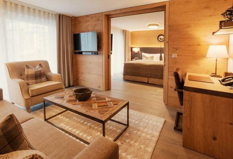 جناح, The Capra Saasfee