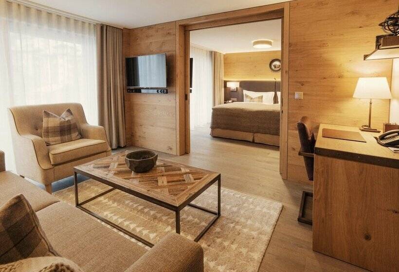 جناح, The Capra Saasfee