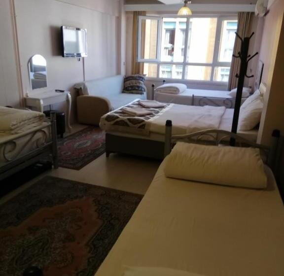 اتاق استاندارد چهار تخته, Istanbul Hotel&guesthouse
