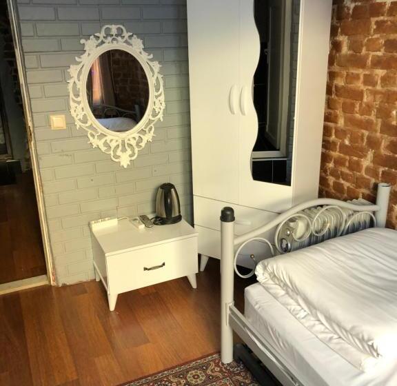 اتاق استاندارد سه نفره, Istanbul Hotel&guesthouse