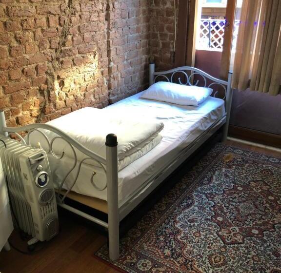 اتاق استاندارد سه نفره, Istanbul Hotel&guesthouse