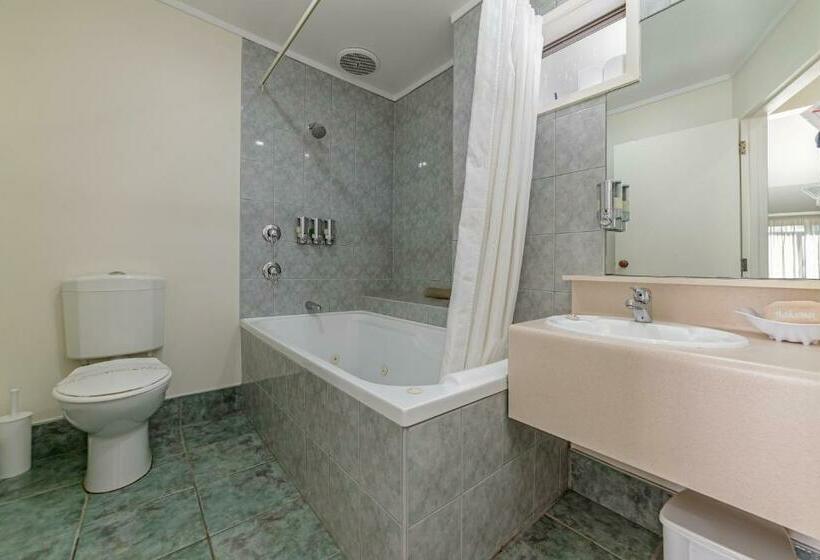 غرفة قياسية مزوَّدة بجاكوزي, Legends Motel