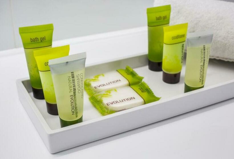 סטודיו משפחתי, Nightcap At Waltzing Matilda