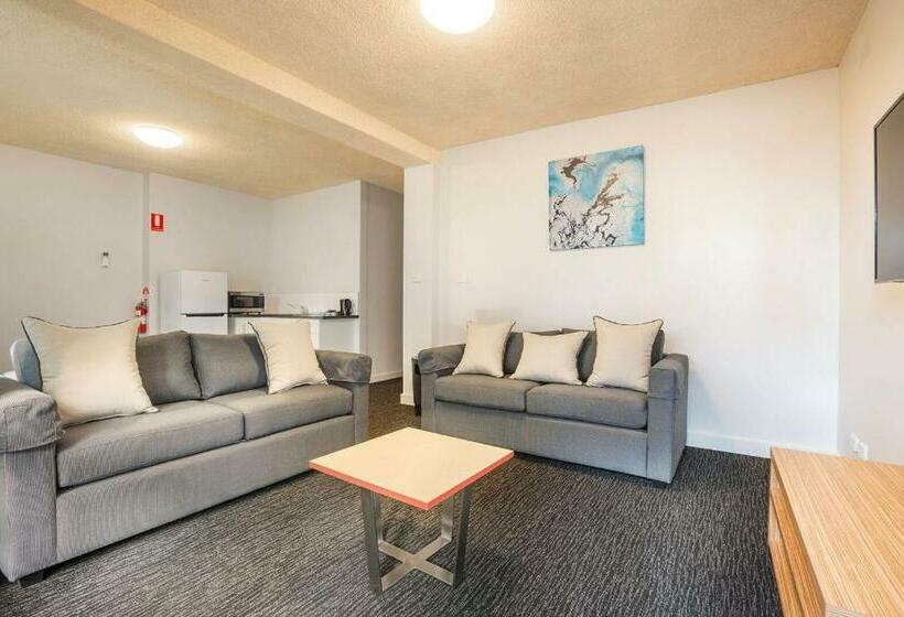 דירת חדר, Nightcap At Waltzing Matilda