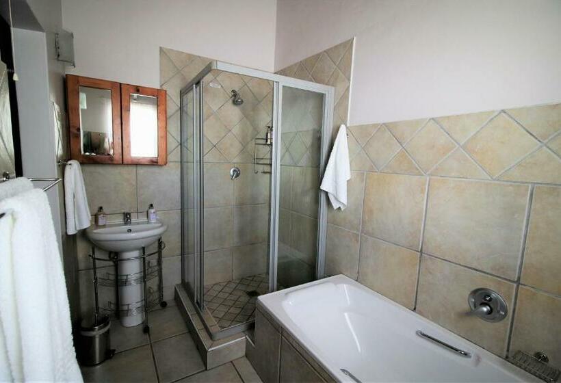 غرفة ديلوكس مطلّة علي البحر مزوَّدة بشُرفة, Baywatch Guest House