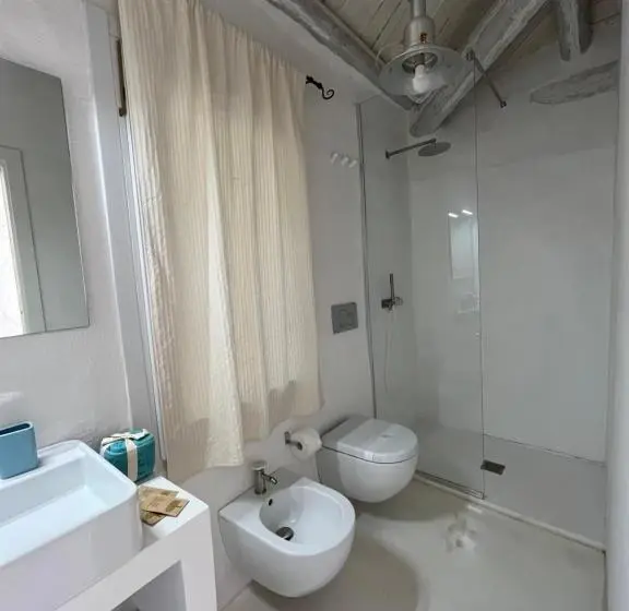 キングサイズベッドのスタンダードルーム, La Casa Del Nespolo   Exclusive Country Suites   Seaview Pool & Self Check In
