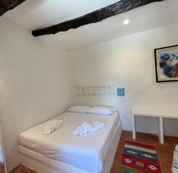 اتاق لوکس چهار تخته, La Casa Del Nespolo   Exclusive Country Suites   Seaview Pool & Self Check In