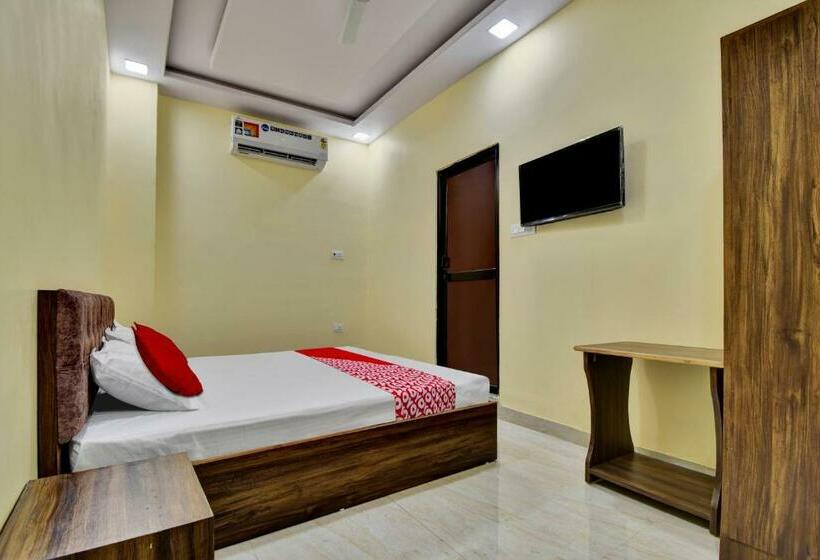 اتاق کلاسیک سه تخته, Oyo Flagship Hotel Prateek