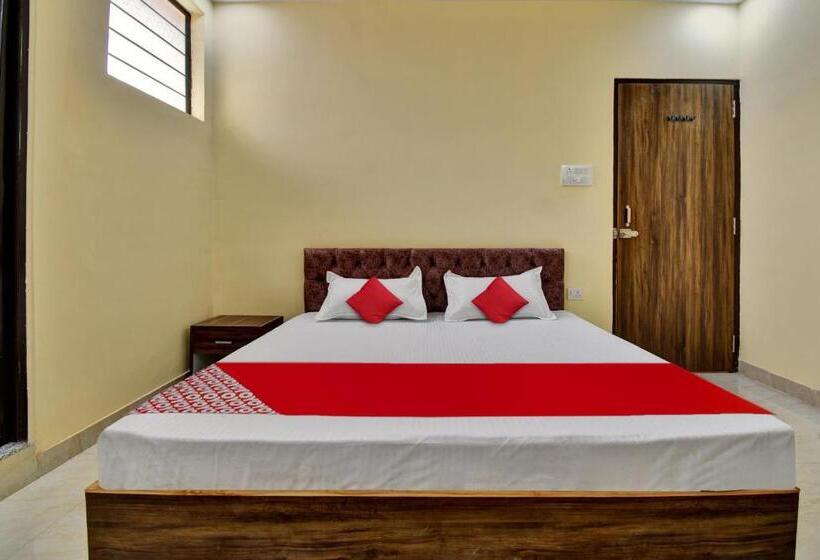 اتاق کلاسیک سه تخته, Oyo Flagship Hotel Prateek