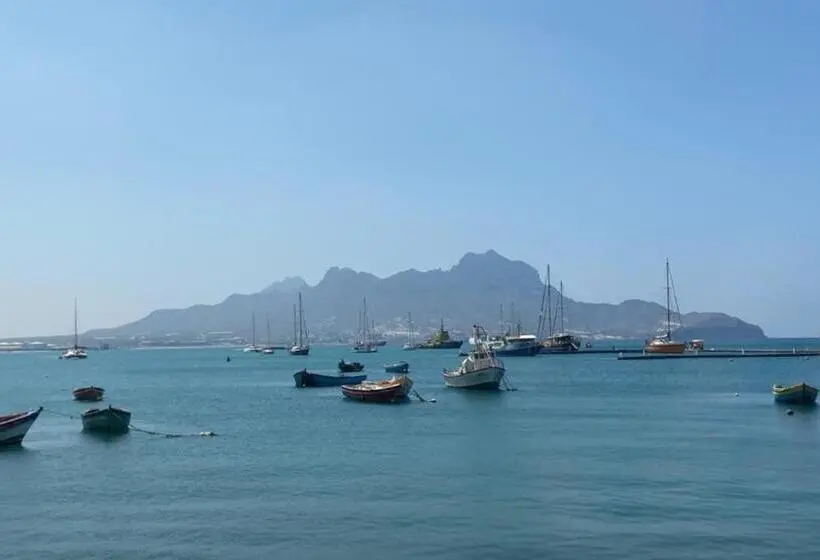 اتاق استاندارد با بالکن و چشم‌انداز دریا, Mansa Marina