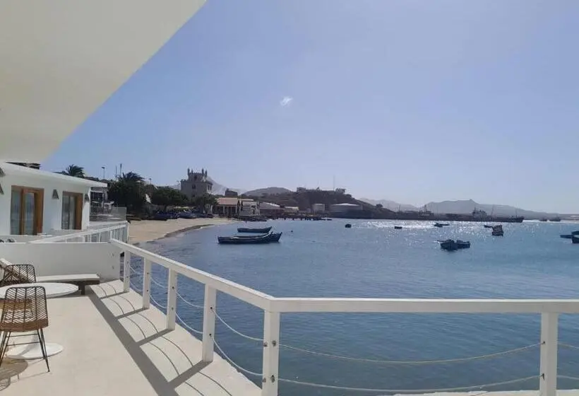 اتاق لوکس با بالکن و چشم‌انداز دریا, Mansa Marina