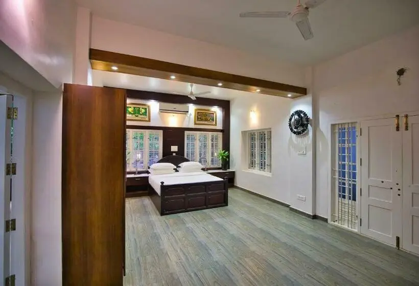 プールビュースタンダードステューディオ, Softouch Ayurveda Village Kerala