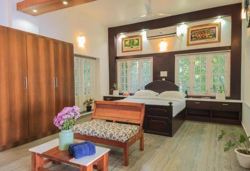 プールビュースタンダードステューディオ, Softouch Ayurveda Village Kerala