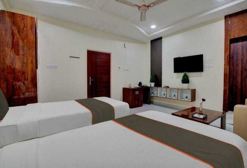 غرفة كلاسيكية ثلاثية, Collection O Hotel Mango Tree