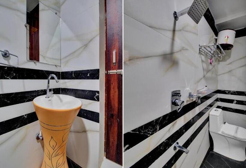 غرفة كلاسيكية ثلاثية, Collection O Hotel Mango Tree