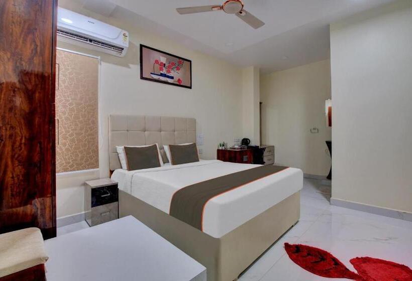 غرفة كلاسيكية ثلاثية, Collection O Hotel Mango Tree