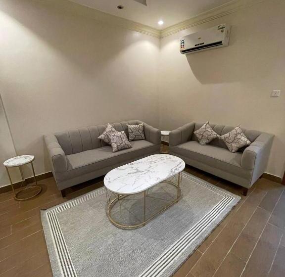 2 Sovrums Lägenhet, شهد الثانية للشقق المخدومة