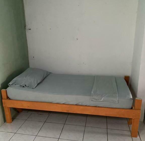 تختخواب در اتاق مشترک, Sweet Gulf Hostel