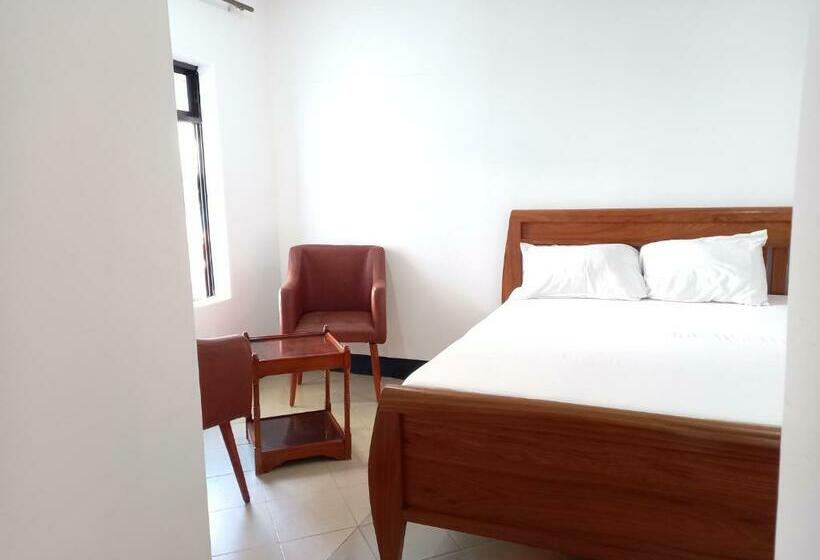 غرفة قياسية مطلّة علي حمام السباحة, Didas Villa