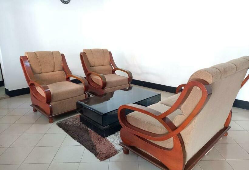 غرفة قياسية مطلّة علي حمام السباحة, Didas Villa