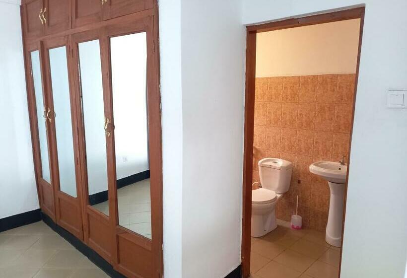 غرفة قياسية مطلّة علي حمام السباحة, Didas Villa