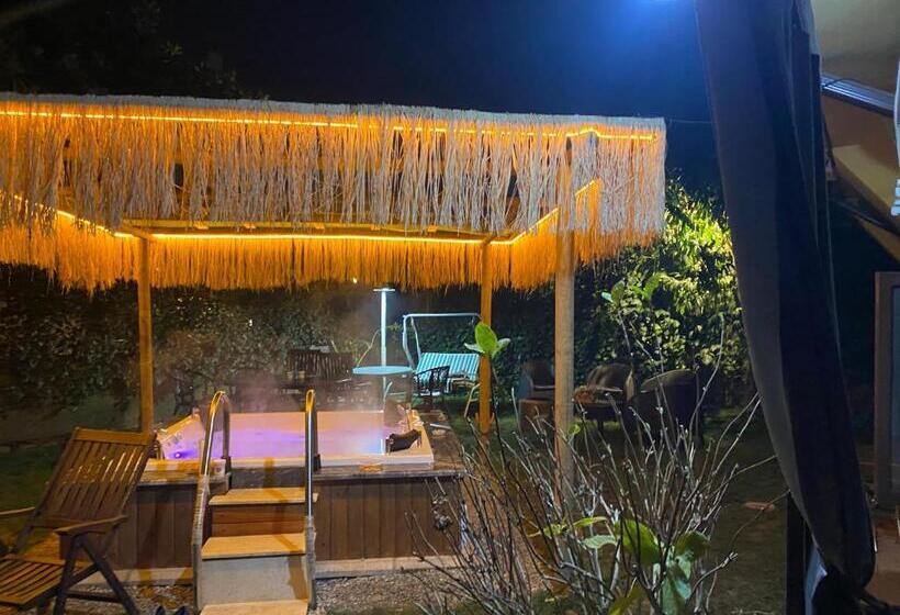 غرفة عائلية, Four Season Villa Apart