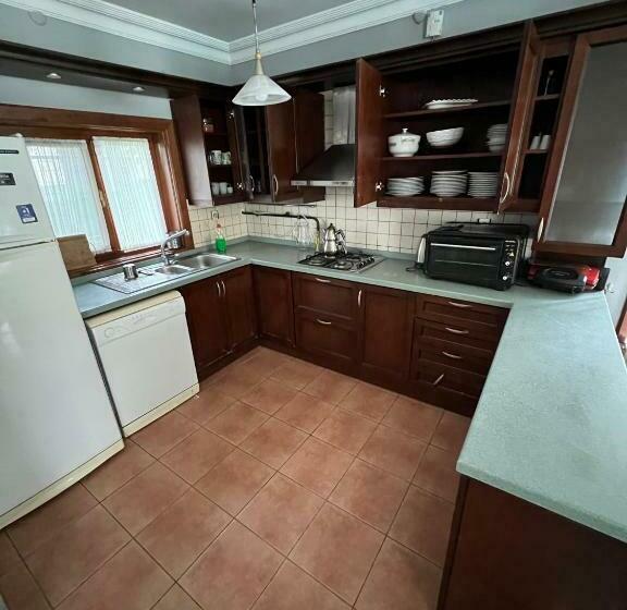 غرفة عائلية, Four Season Villa Apart