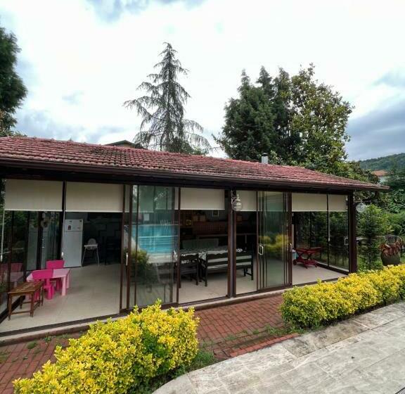 غرفة عائلية, Four Season Villa Apart