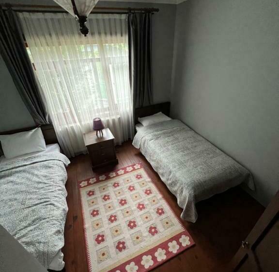 غرفة عائلية, Four Season Villa Apart