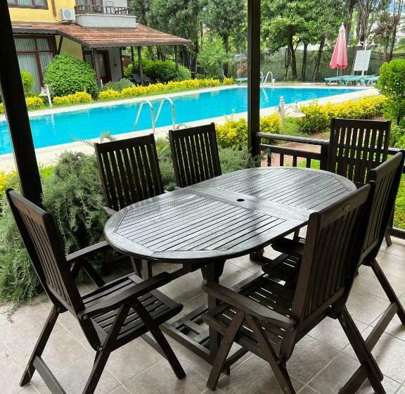 غرفة عائلية, Four Season Villa Apart