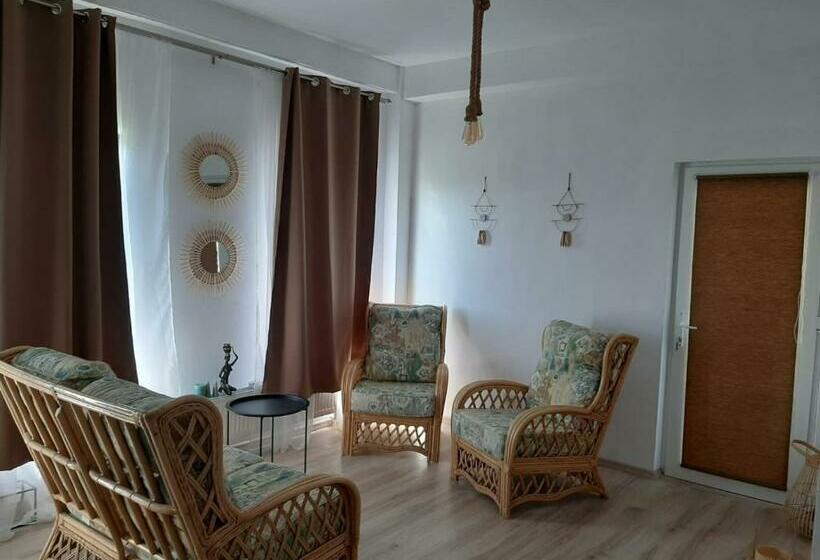 חדר משפחתי דלוקס, Tina Guest House