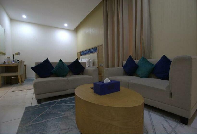 سوییت جونیور, Ibiza Hotel & Resorts