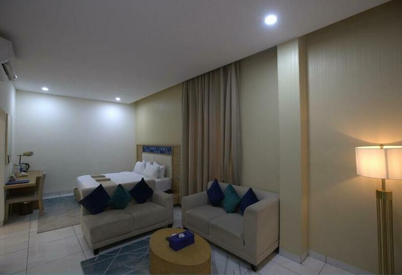 سوییت جونیور, Ibiza Hotel & Resorts