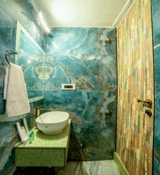 标准三人间, Mudras Grove Resort, Nainital
