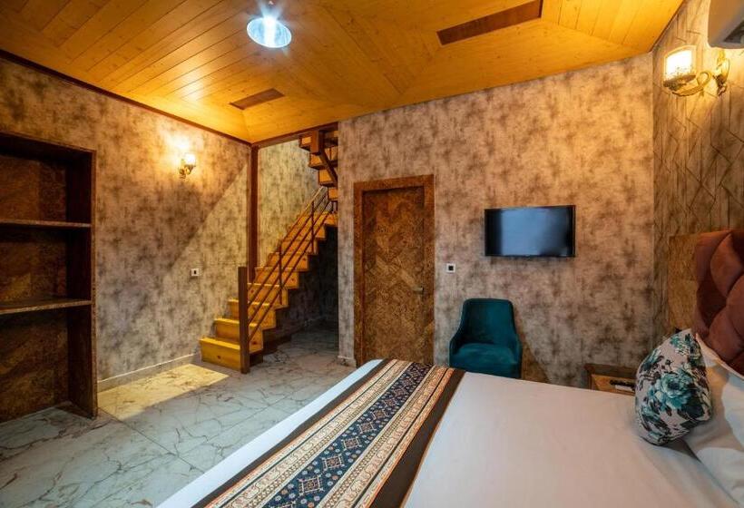 디럭스 룸, Mudras Grove Resort, Nainital