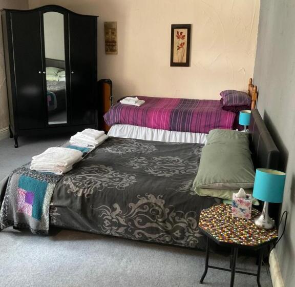 غرفة أساسية ثلاثية, The Butchers Arme