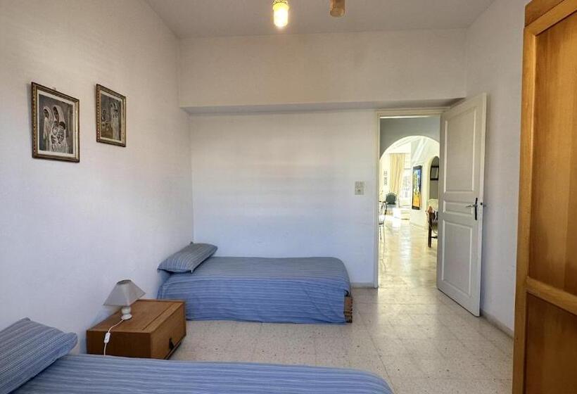 Кровать в Общей Комнате, Blue Beach Hostel