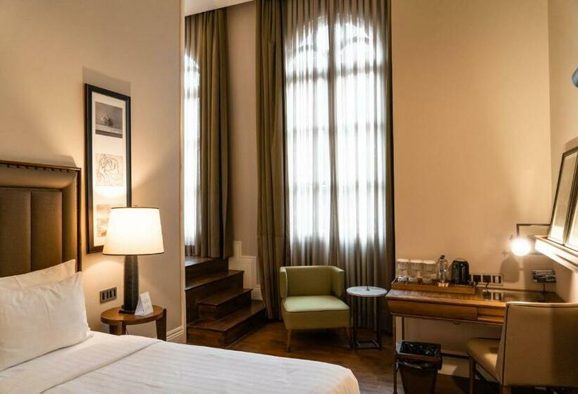 חדר דלוקס, Westdoor