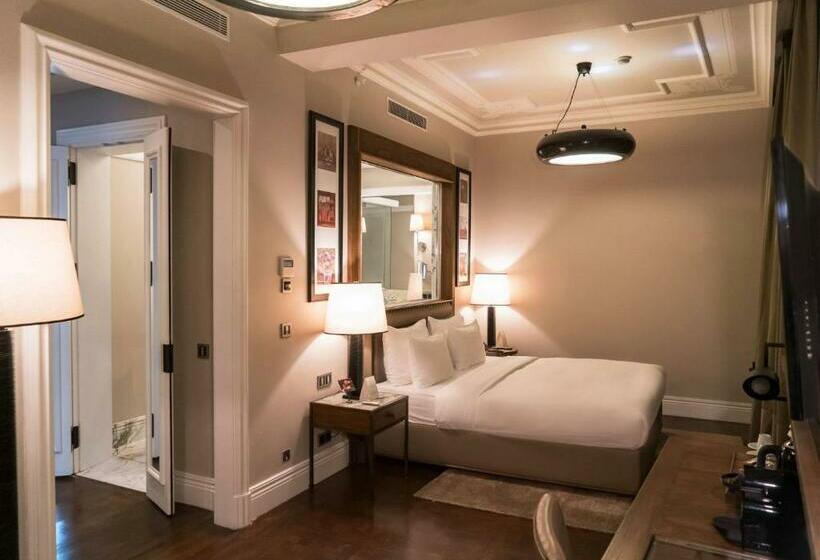 חדר אקונומי, Westdoor