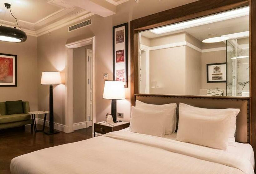 חדר אקונומי, Westdoor