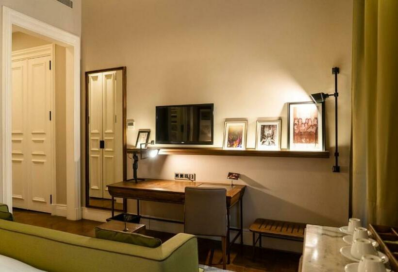 חדר דחוקס עם מיטת קינג, Westdoor