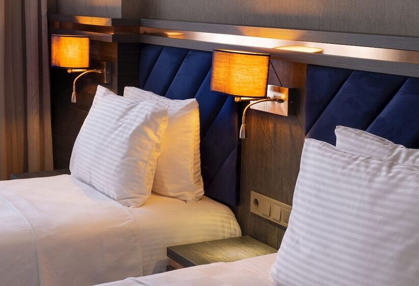 חדר דלוקס, Westdoor